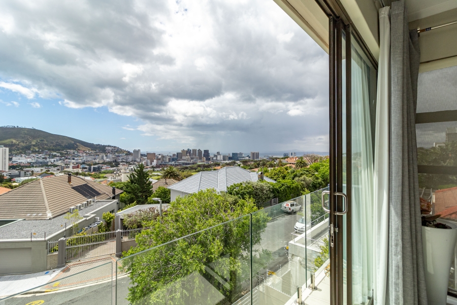 To Let 2 Bedroom Property for Rent in Vredehoek Western Cape